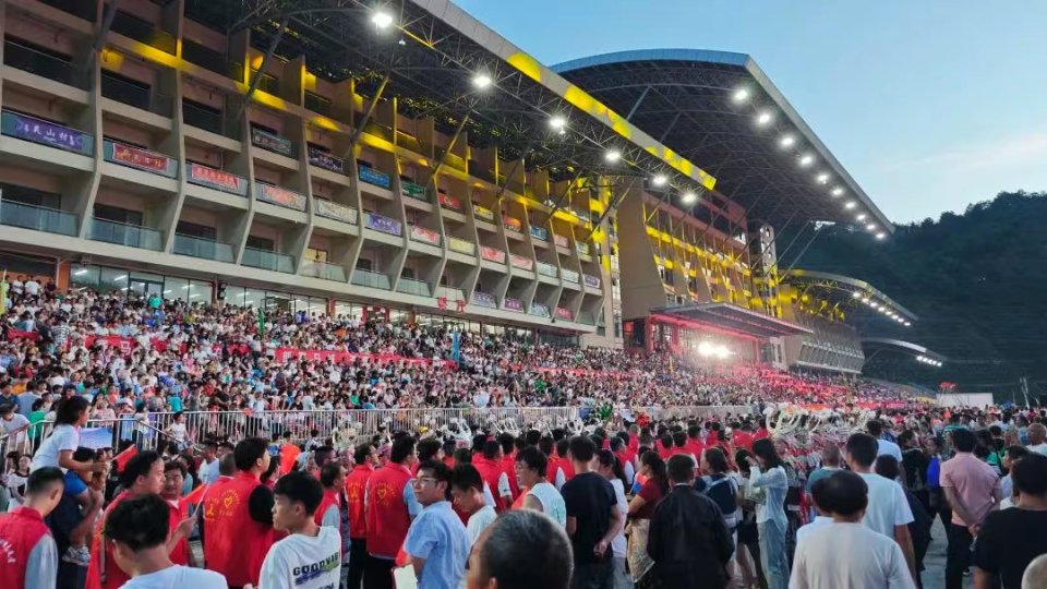 夜跑正式开, 飞燕踏鞍, 现场气氛推