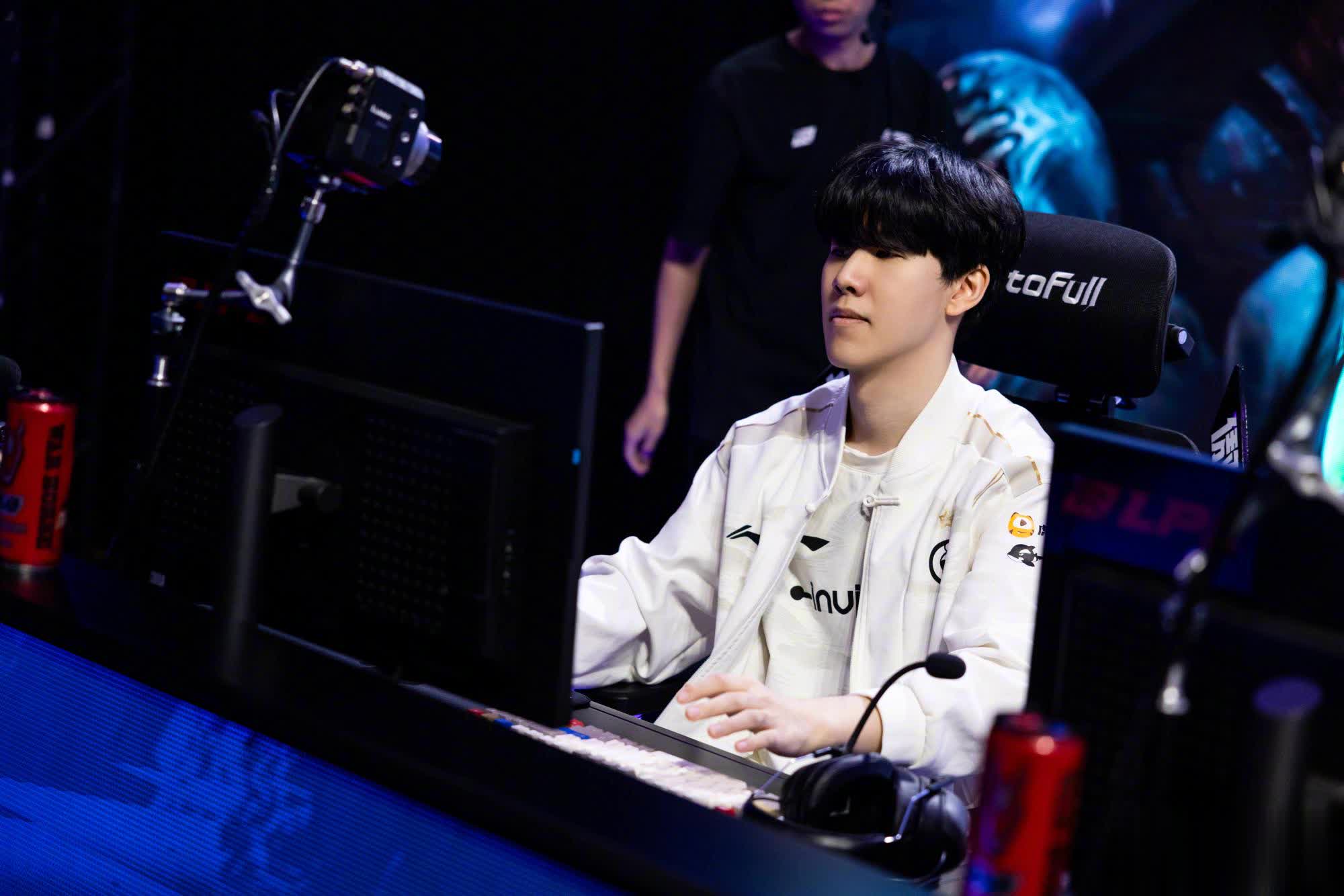 从中路推进, 随后TES, 击败TES