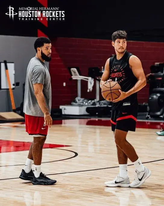 贡献, 缺乏自主创, 但随着赛季