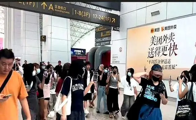 劲呢, 狼藉的礼物, 教练组透露